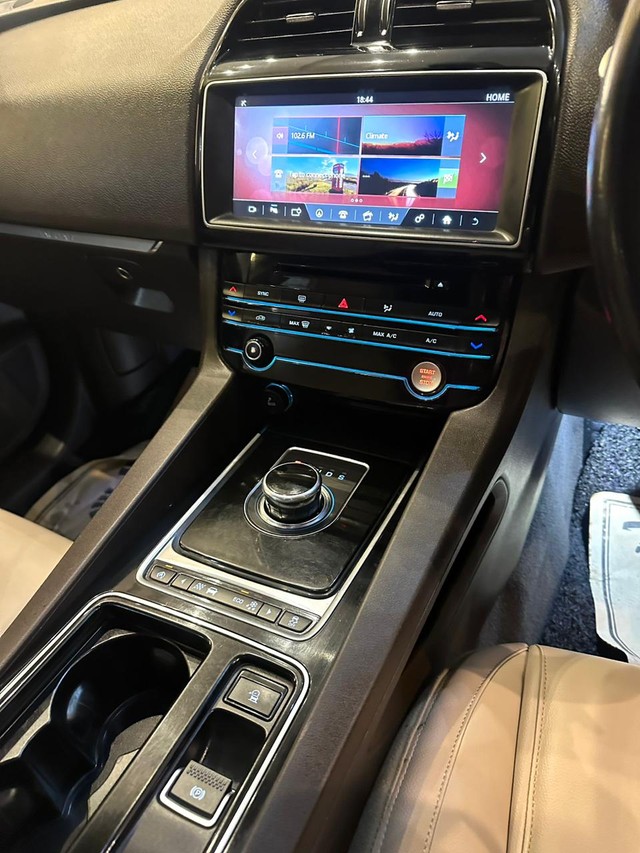 Second-hand 2017 Jaguar F-Pace Prestige 2.0 AWD for sale in New Delhi-7