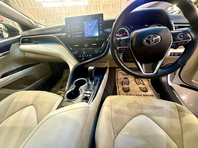 Second-hand 2021 Toyota Camry Hybrid 2.5 for sale in New Delhi-18