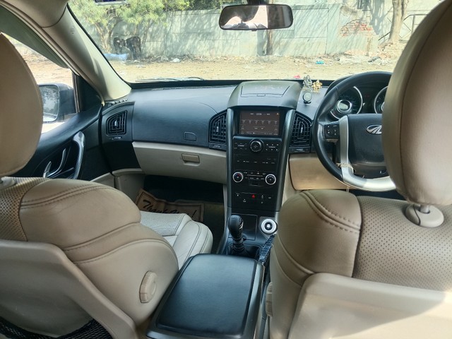 Second-hand 2017 Mahindra XUV500 R W10 FWD for sale in New Delhi-10