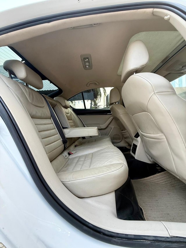 Skoda Octavia Elegance 2.0 TDI AT Second-hand 2014 Skoda Octavia Elegance 2.0 TDI AT for sale in Chennai-2