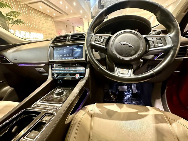 Jaguar F-Pace Prestige 2.0 Petrol Second-hand 2019 Jaguar F-Pace Prestige 2.0 Petrol for sale in New Delhi-8
