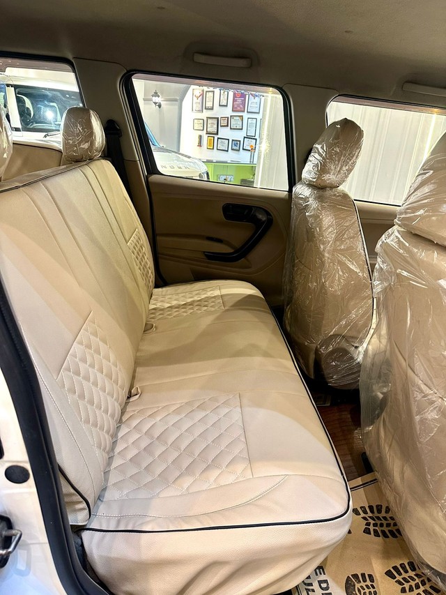 Second-hand 2016 Mahindra TUV 300 T6 for sale in New Delhi-5