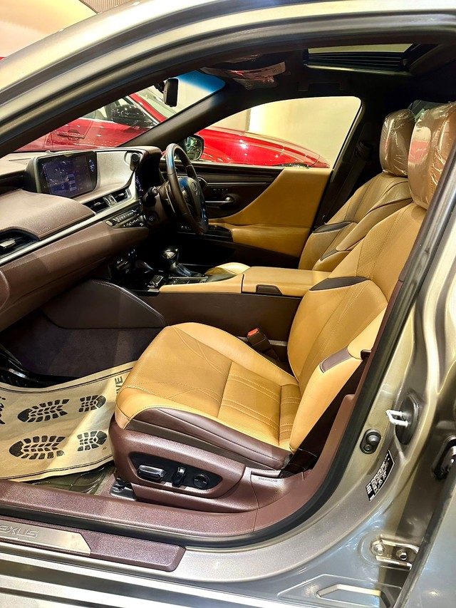 Second-hand 2020 Lexus ES 300h Luxury 2020-2022 for sale in New Delhi-13