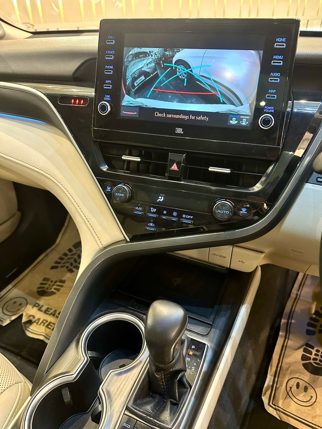 Second-hand 2021 Toyota Camry Hybrid 2.5 for sale in New Delhi-24