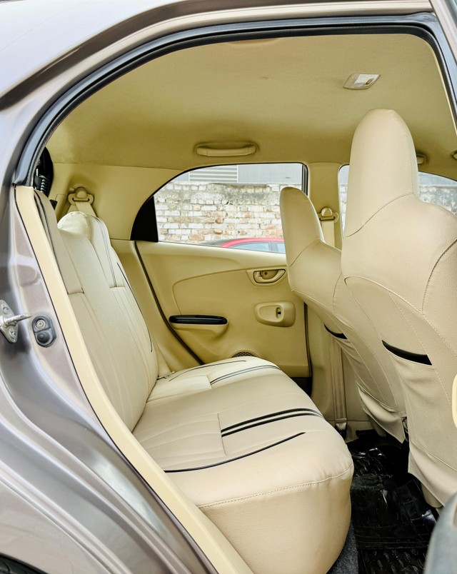 Second-hand 2016 Honda Brio S MT for sale in Surat-9