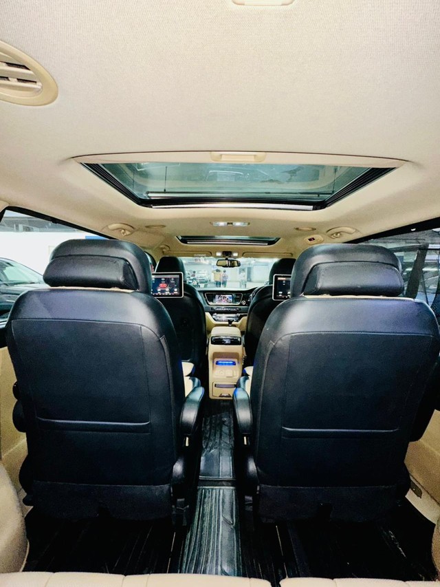 Second-hand 2020 Kia Carnival Limousine for sale in Mumbai-10