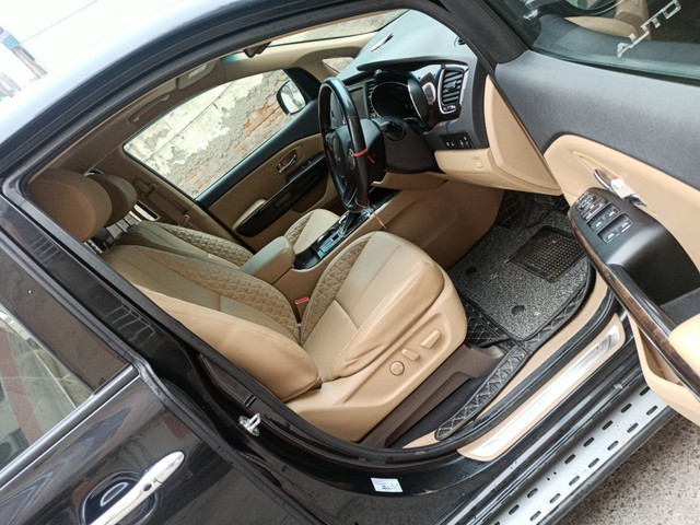 Second-hand 2023 Kia Carnival Limousine Plus for sale in New Delhi-17