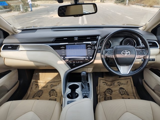 Second-hand 2021 Toyota Camry Hybrid 2.5 for sale in New Delhi-13