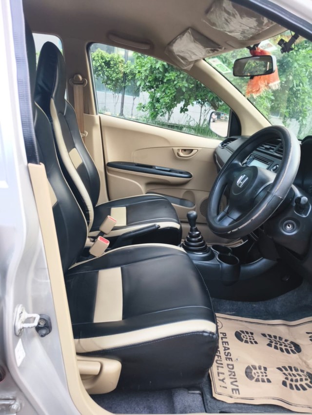 Second-hand 2017 Honda Brio 1.2 E MT for sale in Noida-10