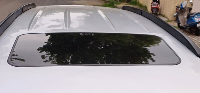 Second-hand 2017 Mahindra XUV500 R W10 FWD for sale in Ahmedabad-21