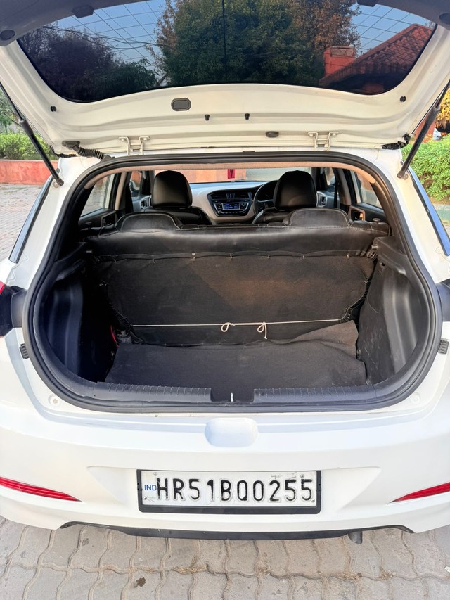 Second-hand 2017 Hyundai i20 Sportz 1.2 for sale in New Delhi-4