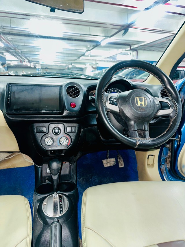 Second-hand 2015 Honda Brio VX AT for sale in Mumbai-7