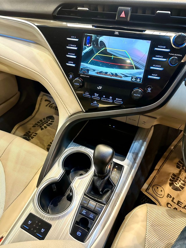 Second-hand 2021 Toyota Camry Hybrid 2.5 for sale in New Delhi-15