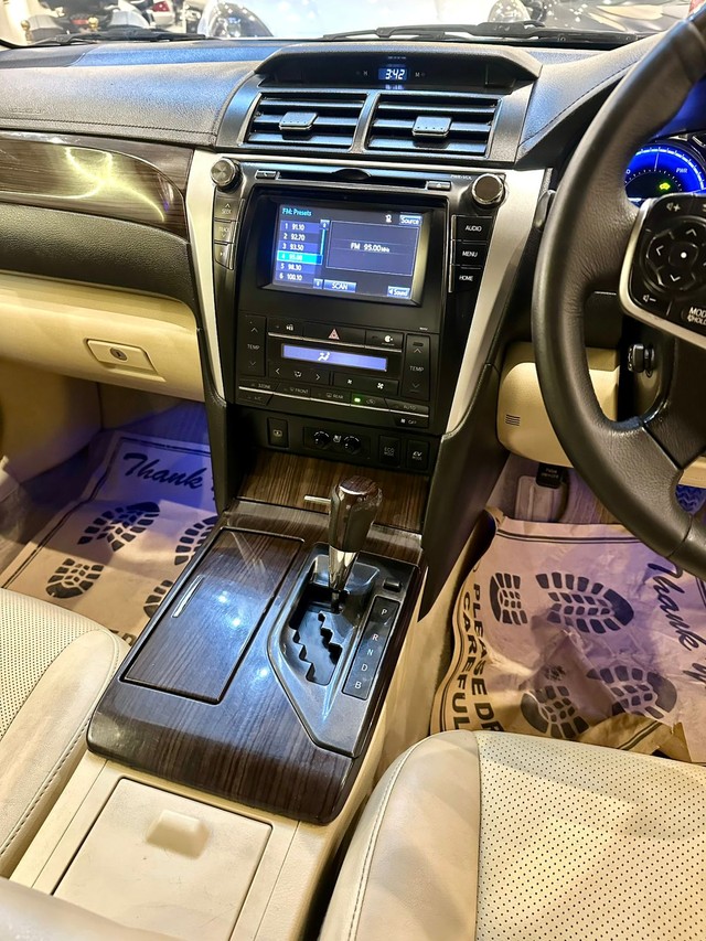 Toyota Camry Hybrid Second-hand 2016 Toyota Camry Hybrid for sale in New Delhi-17