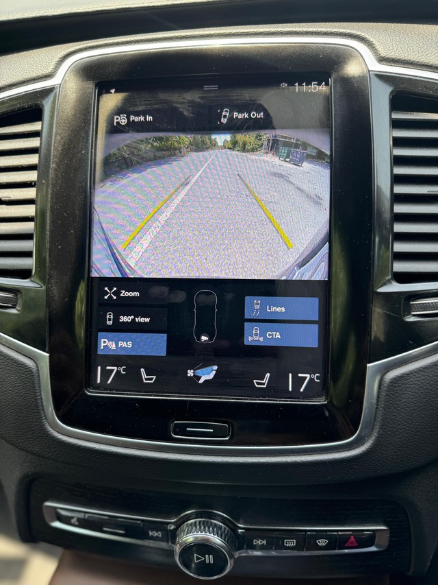 Second-hand 2022 Volvo XC90 B6 Inscription 7STR for sale in New Delhi-7