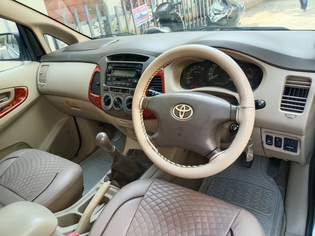 Second-hand 2007 Toyota Innova 2.5 V Diesel 8-seater for sale in Hyderabad-12