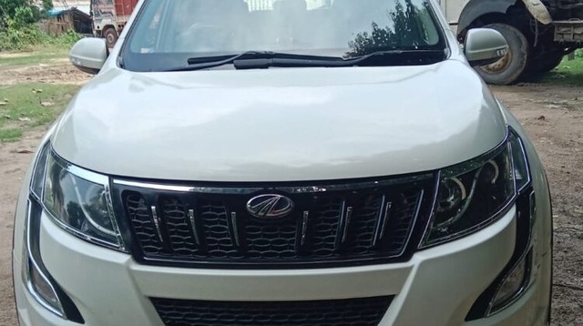 Second-hand 2017 Mahindra XUV500 AT W10 AWD for sale in Lucknow-0