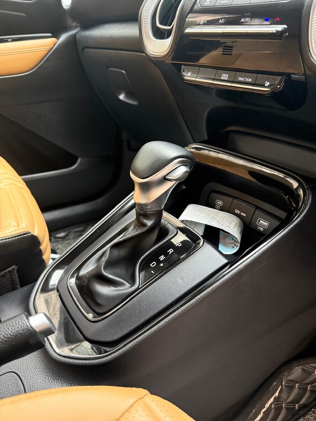 Second-hand 2024 Kia Sonet HTX Turbo DCT for sale in New Delhi-8