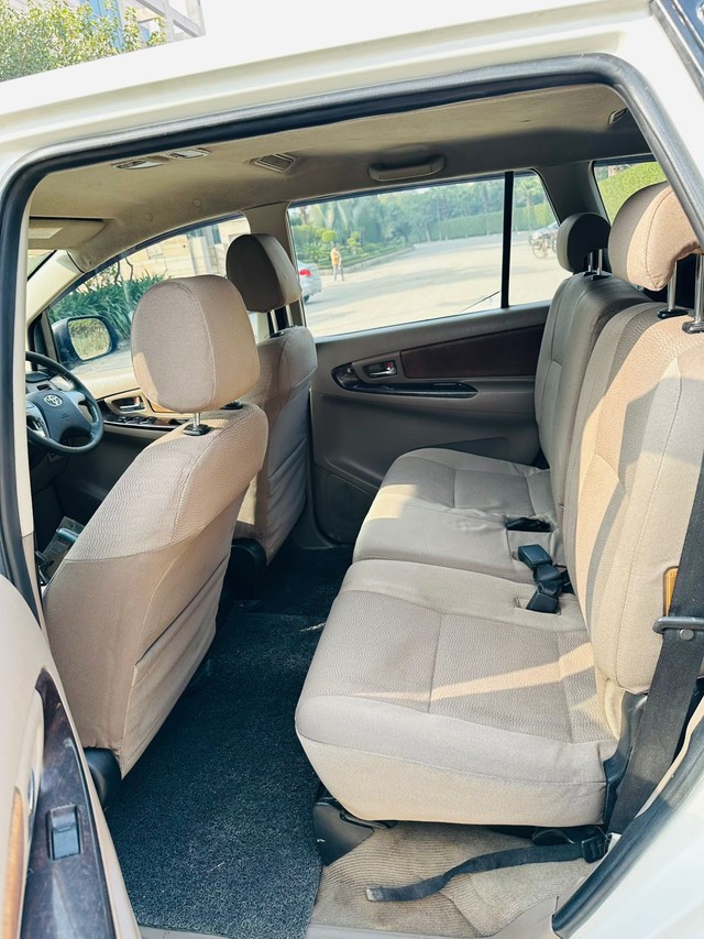 Second-hand 2015 Toyota Innova 2.5 G (Diesel) 7 Seater BS IV for sale in New Delhi-4