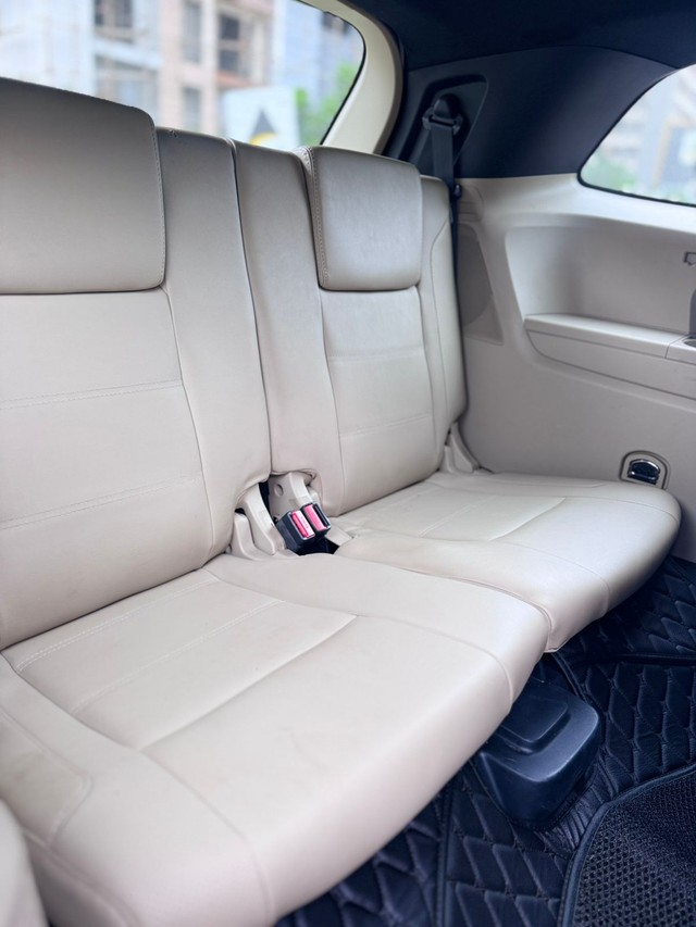 Second-hand 2019 Ford Endeavour Titanium Plus 4X2 for sale in Surat-11