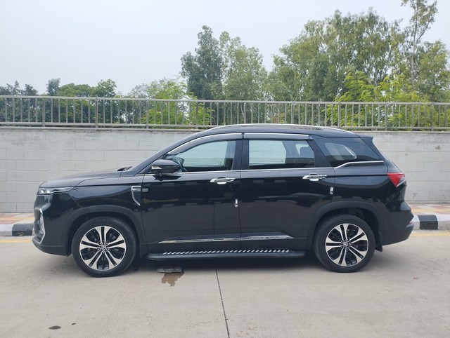 Second-hand 2023 MG Hector Plus 1.5 Turbo Sharp Pro CVT BSVI for sale in New Delhi-2