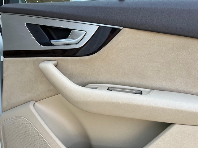 Second-hand 2016 Audi Q7 45 TDI Quattro Premium Plus for sale in Bangalore-10