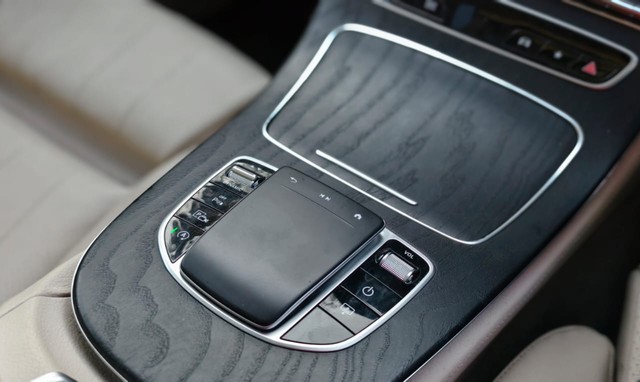 Second-hand 2021 Mercedes-Benz E-Class Exclusive E 220d for sale in Kolkata-9