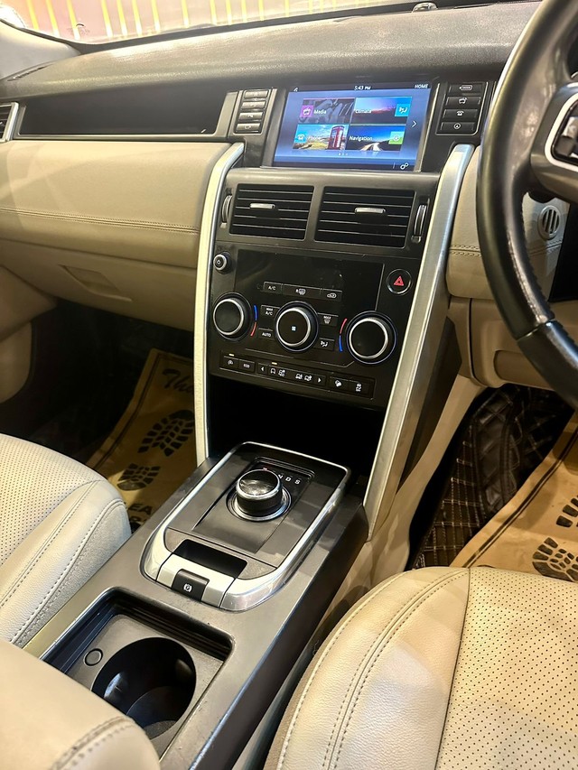 Second-hand 2017 Land Rover Discovery Sport Si4 HSE for sale in New Delhi-16