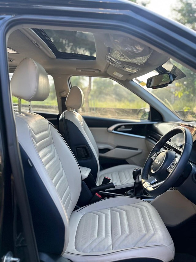 Second-hand 2024 Kia Carens Luxury Plus Diesel for sale in New Delhi-10