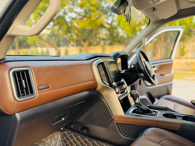 Second-hand 2024 Mahindra Scorpio N Z8 Diesel AT for sale in New Delhi-17