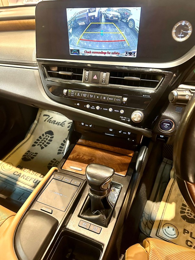 Second-hand 2022 Lexus ES 300h Exquisite for sale in New Delhi-10
