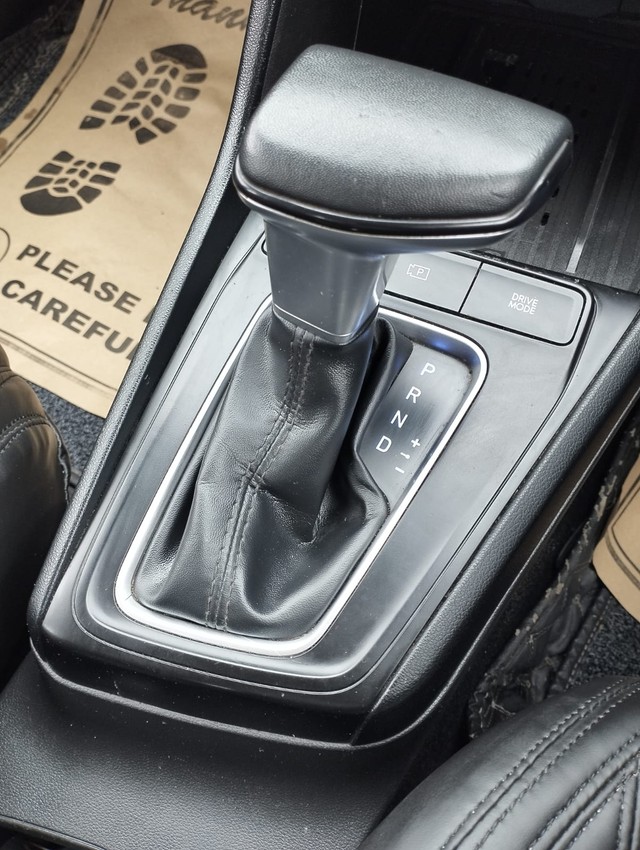 Second-hand 2023 Hyundai Verna SX IVT for sale in New Delhi-12