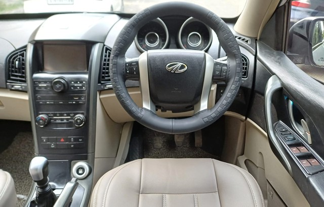 Second-hand 2017 Mahindra XUV500 R W10 FWD for sale in Ahmedabad-11