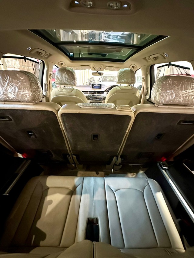 Second-hand 2019 Audi Q7 45 TFSI Premium Plus for sale in New Delhi-21