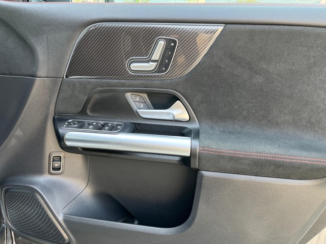 Mercedes-Benz GLA 220d 4MATIC AMG Line Second-hand 2024 Mercedes-Benz GLA 220d 4MATIC AMG Line for sale in Bangalore-12