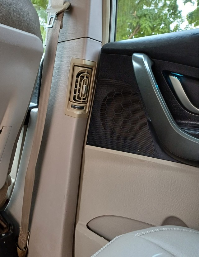 Second-hand 2017 Mahindra XUV500 R W10 FWD for sale in Ahmedabad-8