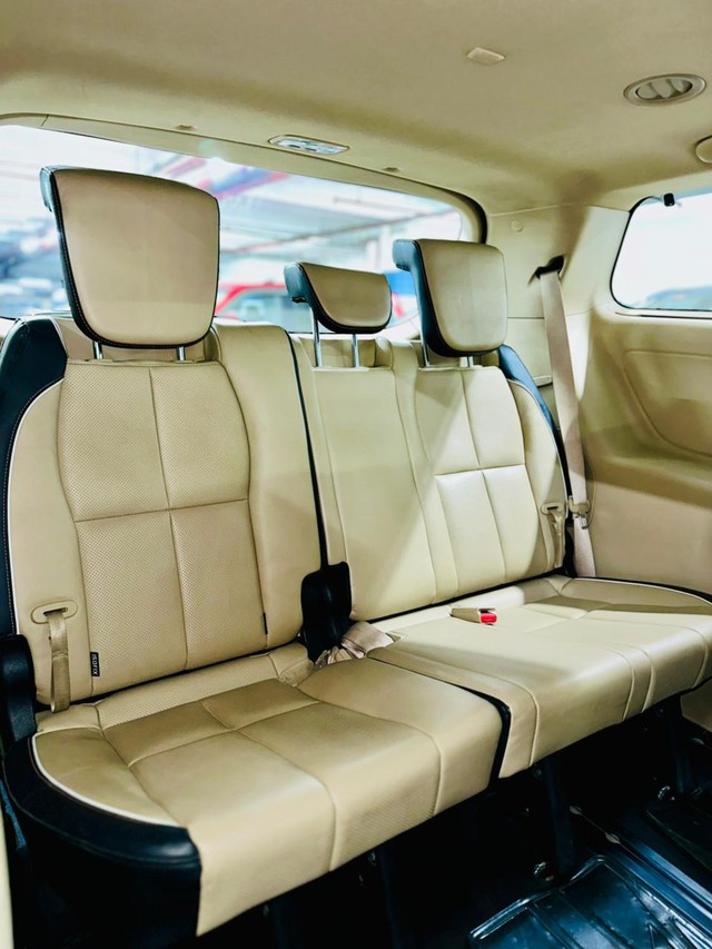 Second-hand 2020 Kia Carnival Limousine for sale in Mumbai-12