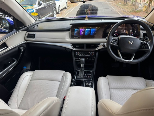 Second-hand 2023 Mahindra XUV700 AX7L 7Str Diesel for sale in Bangalore-9