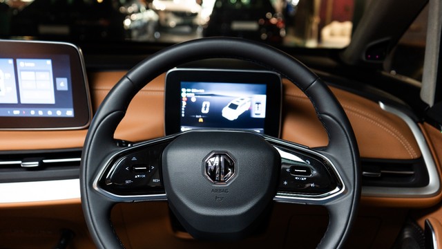 Second-hand 2025 MG M9 Presidential Limo for sale in New Delhi-8