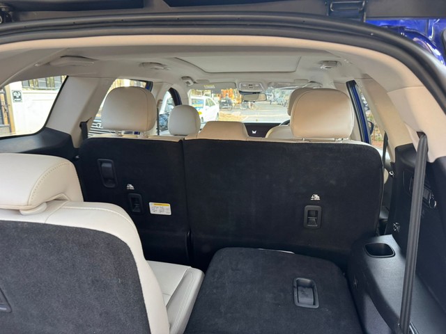 Second-hand 2023 Mahindra XUV700 AX7L 7Str Diesel for sale in Bangalore-15