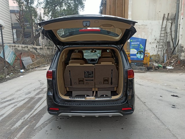 Second-hand 2023 Kia Carnival Limousine Plus for sale in New Delhi-5