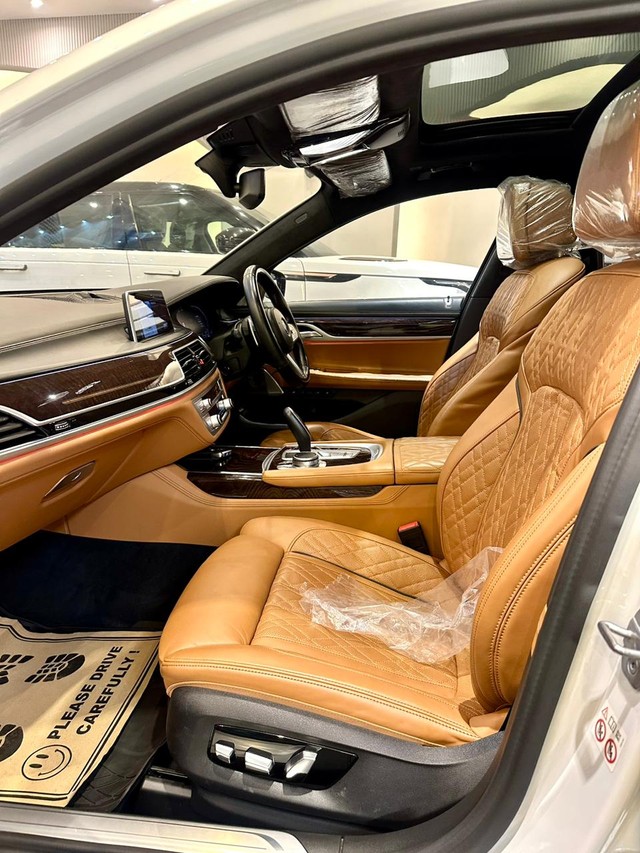 Second-hand 2022 BMW 7 Series 740Li M Sport for sale in New Delhi-14