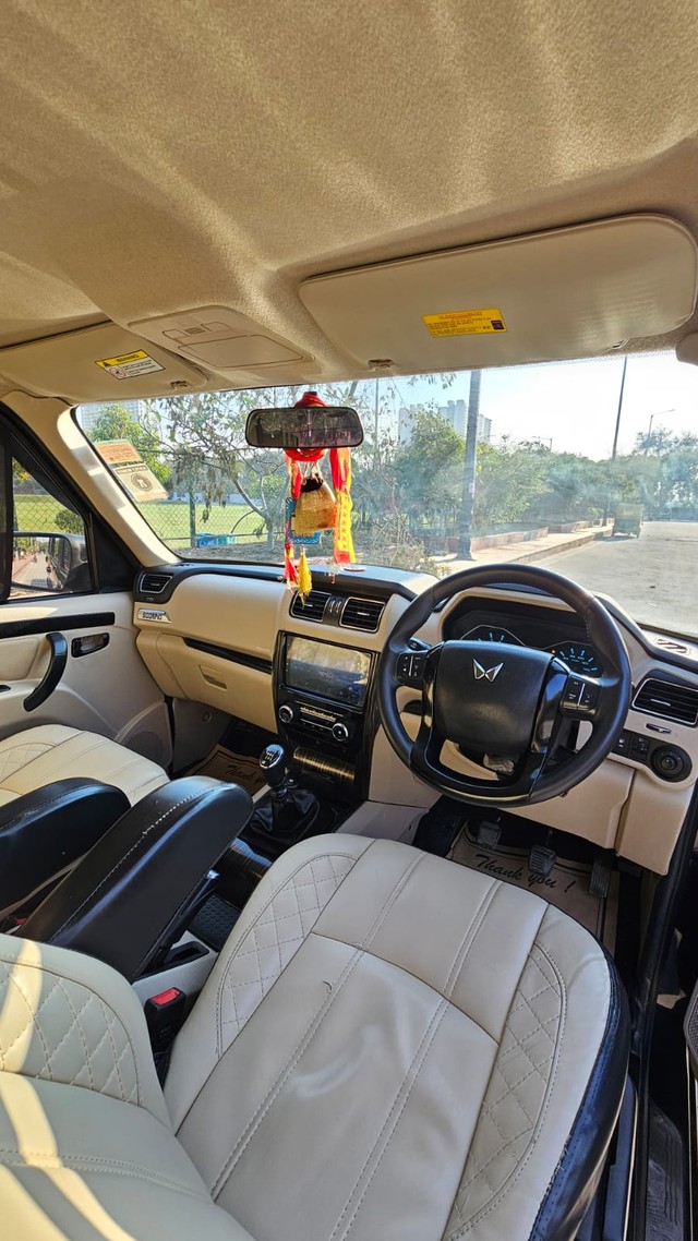 Second-hand 2023 Mahindra Scorpio S for sale in New Delhi-4