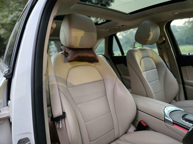 Second-hand 2020 Mercedes-Benz GLC 200 for sale in New Delhi-17