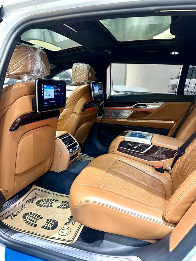 Second-hand 2022 BMW 7 Series 740Li M Sport for sale in New Delhi-16