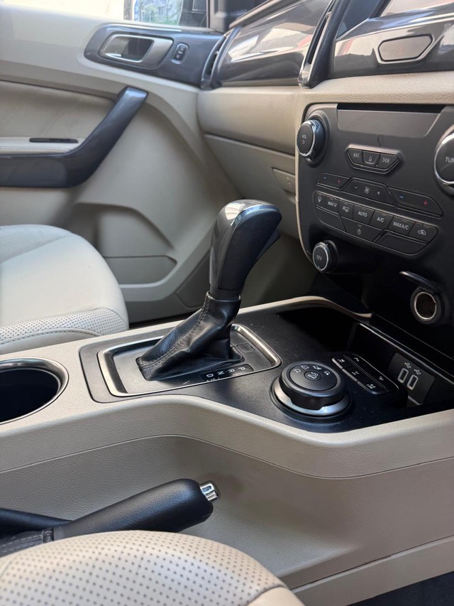 Second-hand 2018 Ford Endeavour 3.2 Titanium AT 4X4 for sale in New Delhi-9