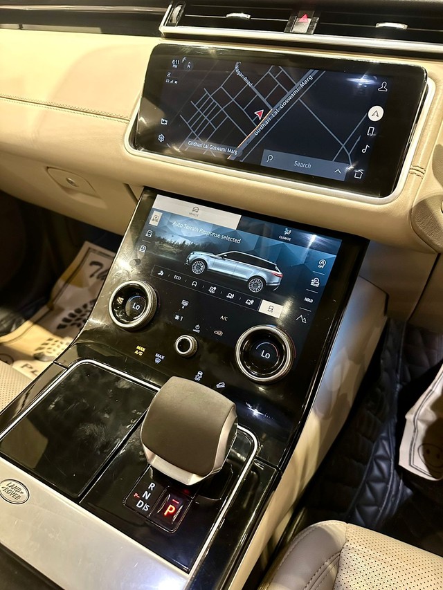 Second-hand 2022 Land Rover Range Rover Velar R-Dynamic S Diesel for sale in New Delhi-17