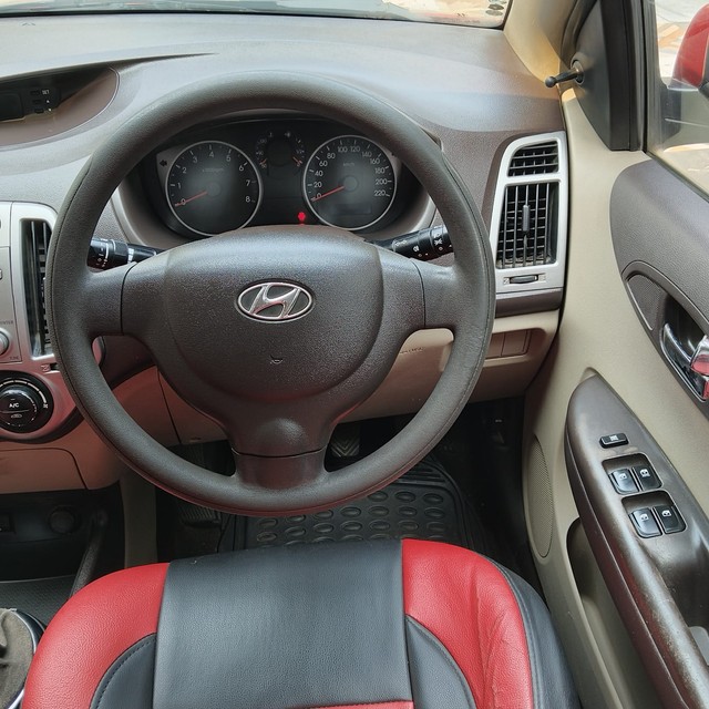 Second-hand 2011 Hyundai i20 1.2 Magna for sale in Mira Road-4