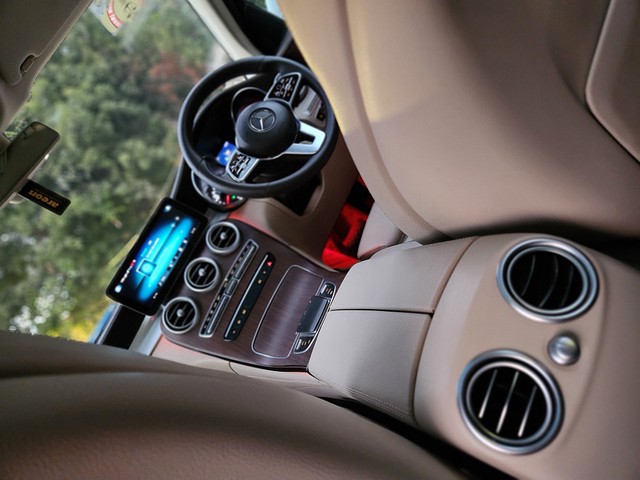 Second-hand 2020 Mercedes-Benz GLC 200 for sale in New Delhi-26