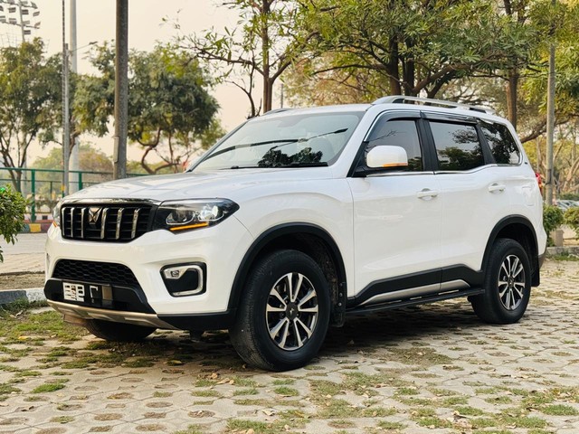 Second-hand 2024 Mahindra Scorpio N Z8 Diesel AT for sale in New Delhi-5